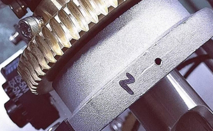 محرك تروس مقابل حزام محرك PTZ جبل: كيف تختار ؟ تحليل متعمق من قبل المهندسين (دليل احترافي)