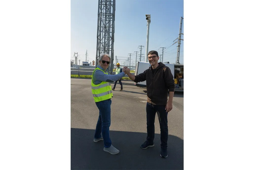 مشروع برج الاتصالات في إيطاليا-قبول ناجح